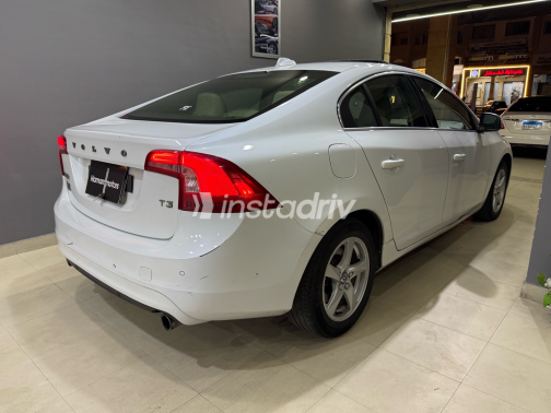 فولفو S60 2018 أبيض أوتوماتيك مستعملة للبيع في القاهرة الكبرى ( القاهرة - الجيزة) - 4