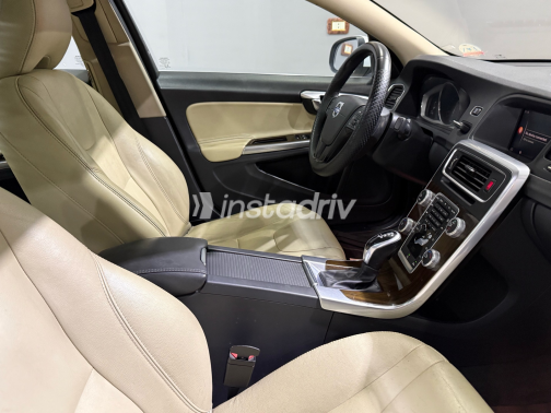 فولفو S60 2018 أبيض أوتوماتيك مستعملة للبيع في القاهرة الكبرى ( القاهرة - الجيزة) - 5