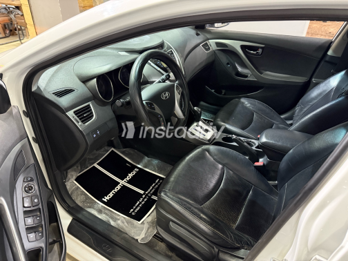 Hyundai Avante 2011 White Automatic Used for Sale in Greater Cairo ( Cairo + Giza) - 9