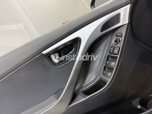 Hyundai Avante 2011 White Automatic Used for Sale in Greater Cairo ( Cairo + Giza) - 10