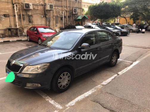 سكودا فانتازيا 2010 أزرق غامق أوتوماتيك مستعملة للبيع في الإسكندرية - 1
