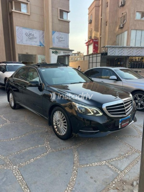 مرسيدس E 250 2017 أسود أوتوماتيك مستعملة للبيع في مدينة الشيخ زايد - 5