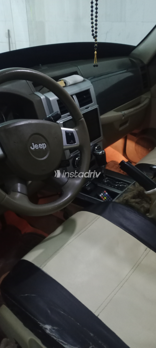 Jeep Cherokee 2009 Black Automatic Used for Sale in Greater Cairo ( Cairo + Giza) - 9