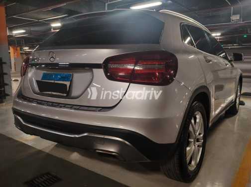 مرسيدس GLA 200 2019 فضي أوتوماتيك مستعملة للبيع في 6 أكتوبر - 5