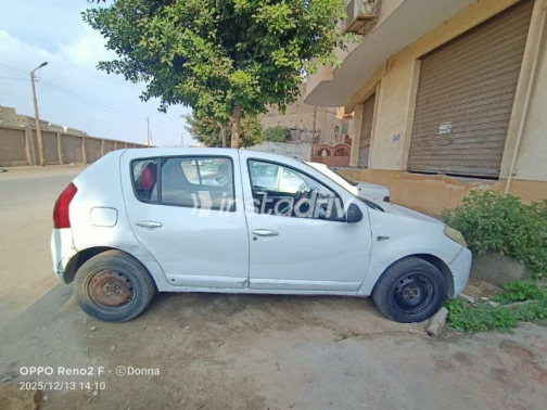 Renault Sandero 2011 White Automatic Used for Sale in Beni Suef - 3