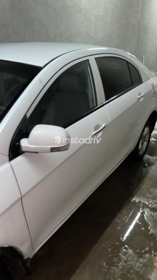 جيلي امجراند 7 2014 أبيض أوتوماتيك مستعملة للبيع في الإسكندرية - 3