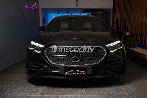 مرسيدس E 200 2024 أسود أوتوماتيك مستعملة للبيع في مدينة الشيخ زايد - 1