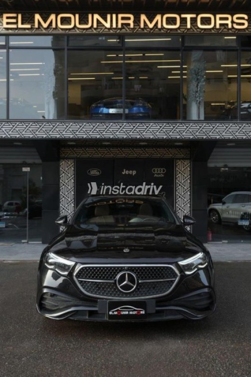 مرسيدس E 200 2024 أسود أوتوماتيك مستعملة للبيع في مدينة الشيخ زايد - 7