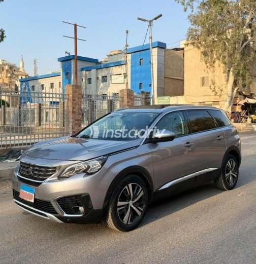 بيجو 5008 2019 رمادي أوتوماتيك مستعملة للبيع في مصر الجديدة - 2