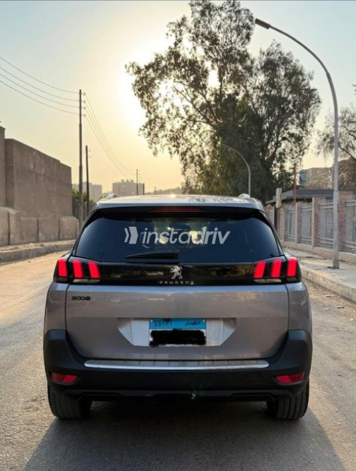 بيجو 5008 2019 رمادي أوتوماتيك مستعملة للبيع في مصر الجديدة - 5