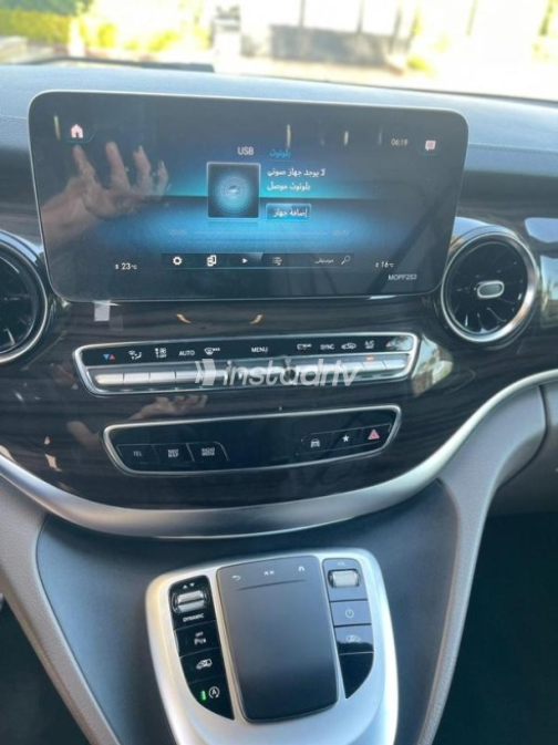 Mercedes V 250 2022 Black Automatic Used for Sale in Maadi - 3