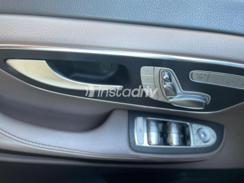 Mercedes V 250 2022 Black Automatic Used for Sale in Maadi - 6
