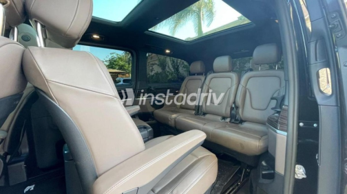 Mercedes V 250 2022 Black Automatic Used for Sale in Maadi - 8