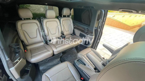 Mercedes V 250 2022 Black Automatic Used for Sale in Maadi - 9