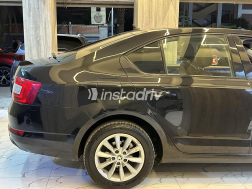 Skoda Octavia 2015 Black Automatic Used for Sale in Cairo - 3