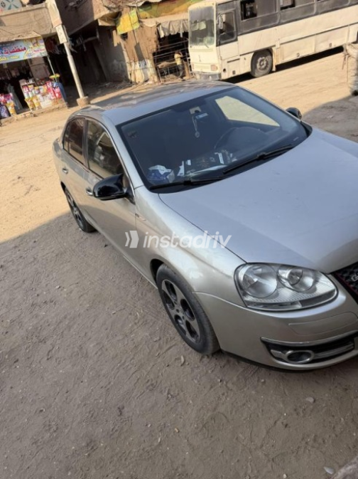 Volkswagen Jetta 2008 Bronze Automatic Used for Sale in Cairo - 10