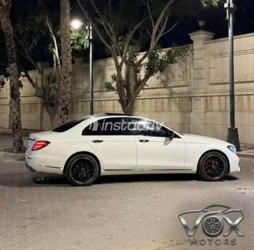 Mercedes E 200 2017 White Automatic Used for Sale in Sheikh Zayed City - 4