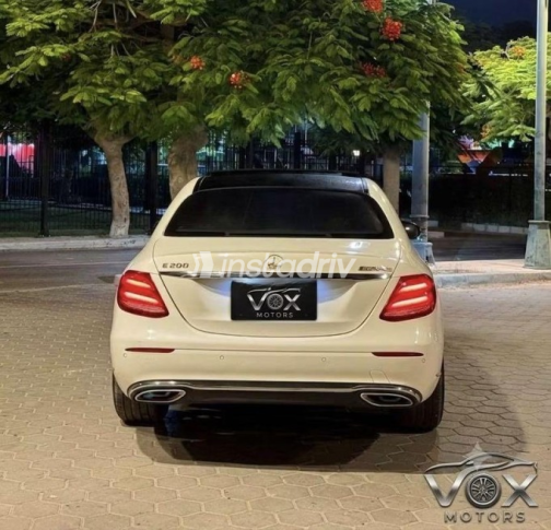 Mercedes E 200 2017 White Automatic Used for Sale in Sheikh Zayed City - 9