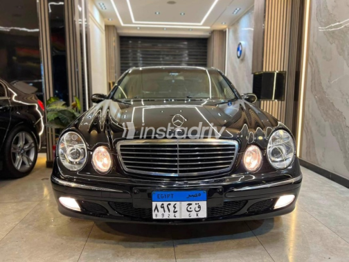 مرسيدس E 240 2003 أسود أوتوماتيك مستعملة للبيع في المنصورة - 1