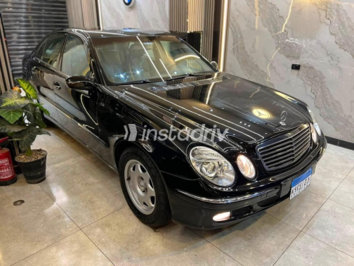 مرسيدس E 240 2003 أسود أوتوماتيك مستعملة للبيع في المنصورة - 2