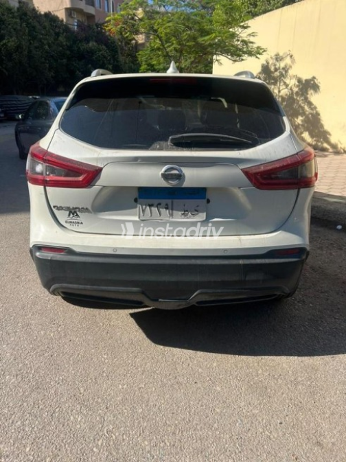 Nissan Qashqai 2018 White Automatic Used for Sale in Greater Cairo ( Cairo + Giza) - 3