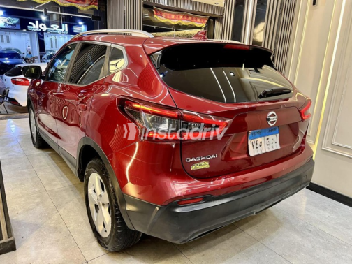 Nissan Qashqai 2018 Dark Red Automatic Used for Sale in Mansoura - 3