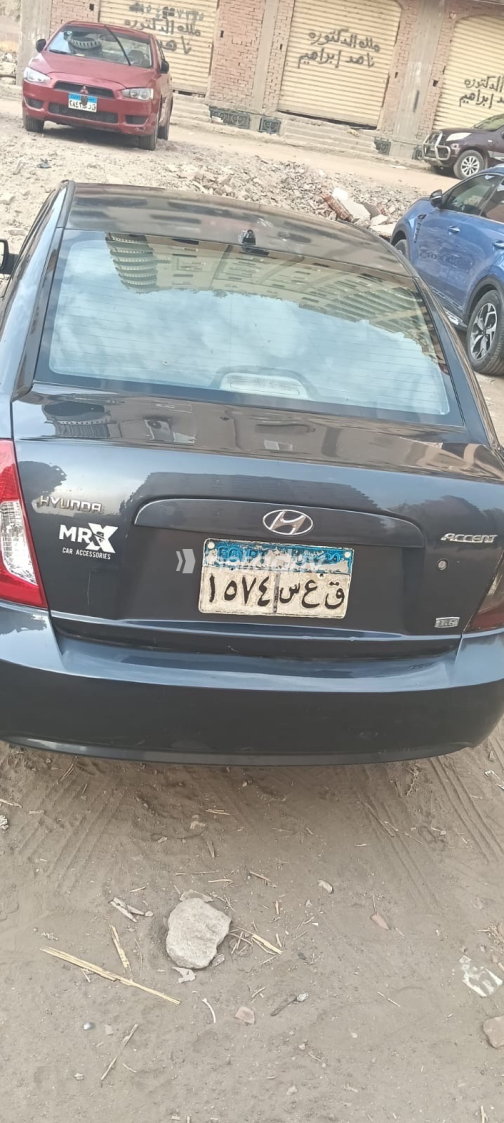 Hyundai Accent 2011 Gray Automatic Used for Sale in Greater Cairo ( Cairo + Giza) - 5