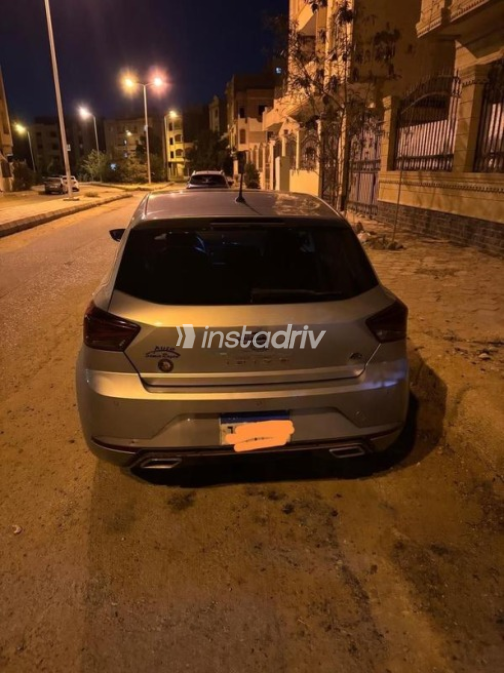 سيات ابيزا 2019 فضي أوتوماتيك مستعملة للبيع في القاهرة - 5
