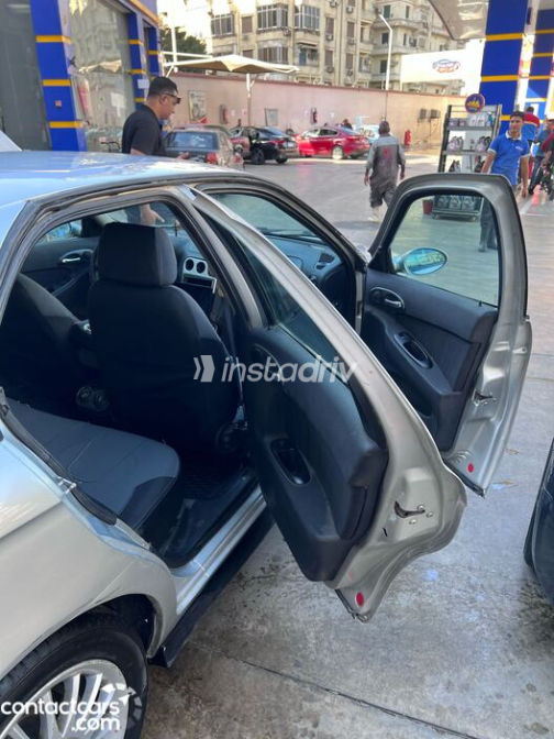 Alfa Romeo 156 2001 Silver Manual Used for Sale in Greater Cairo ( Cairo + Giza) - 2