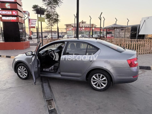 Skoda Octavia A7 2014 Silver Automatic Used for Sale in Ismailia - 3