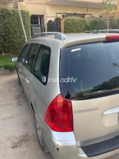 Peugeot 207 SW 2005 Silver Automatic Used for Sale in Cairo - 2