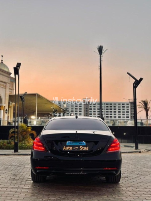 Mercedes S 560 2020 Black Automatic Used for Sale in Cairo - 3