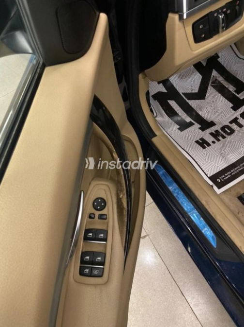 بي ام دبليو 320 2017 أزرق غامق أوتوماتيك مستعملة للبيع في شيراتون - 8
