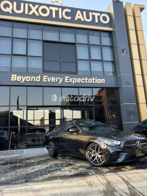 مرسيدس E 300 2021 أسود أوتوماتيك مستعملة للبيع في القاهرة - 2