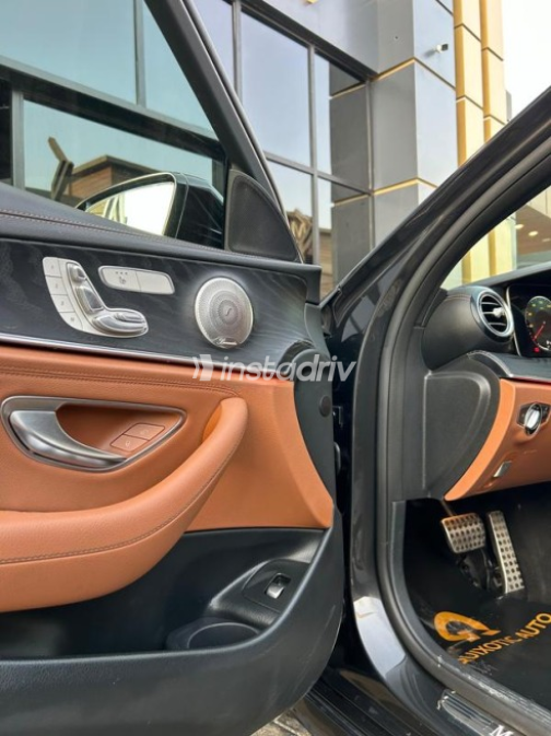 مرسيدس E 300 2021 أسود أوتوماتيك مستعملة للبيع في القاهرة - 5