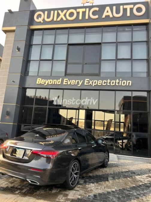 مرسيدس E 300 2021 أسود أوتوماتيك مستعملة للبيع في القاهرة - 10