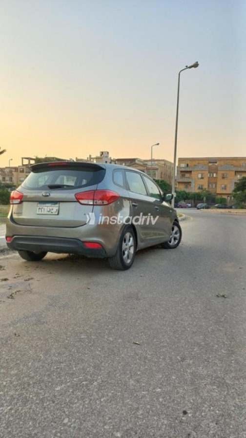 Kia Carens 2014 Dark Gray Automatic Used for Sale in Nasr city - 3