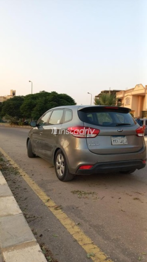 Kia Carens 2014 Dark Gray Automatic Used for Sale in Nasr city - 4