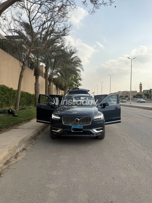 فولفو XC90 2021 أزرق أوتوماتيك مستعملة للبيع في القاهرة الكبرى ( القاهرة - الجيزة) - 1