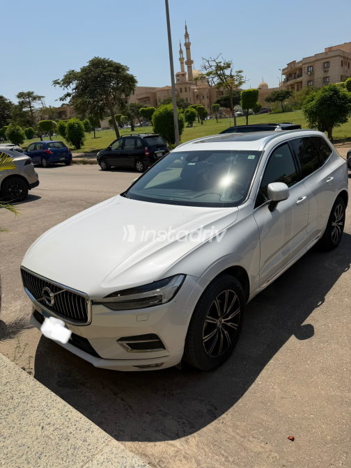 فولفو XC60 2021 أبيض أوتوماتيك مستعملة للبيع في القاهرة الكبرى ( القاهرة - الجيزة) - 4