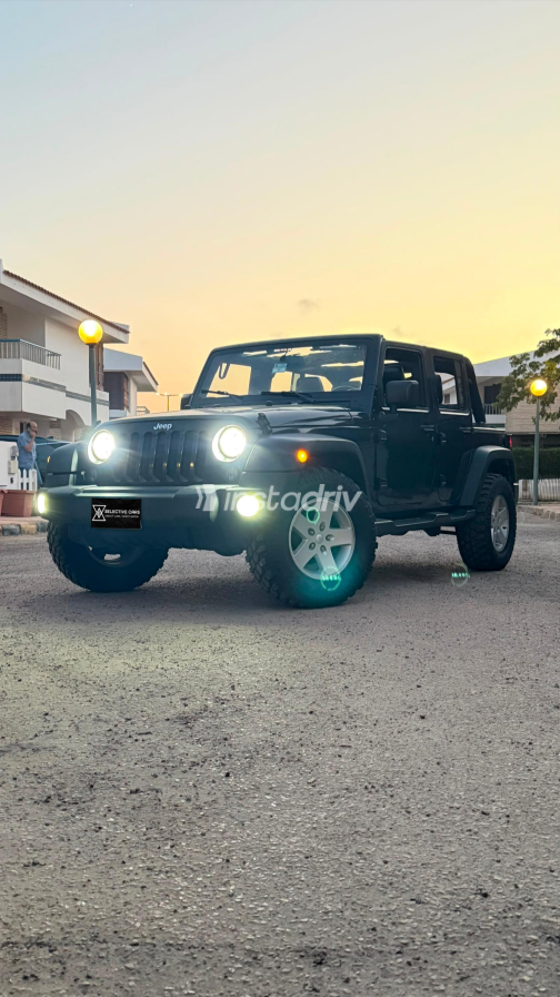 Jeep Wrangler 2015 Black Automatic Used for Sale in Greater Cairo ( Cairo + Giza) - 3