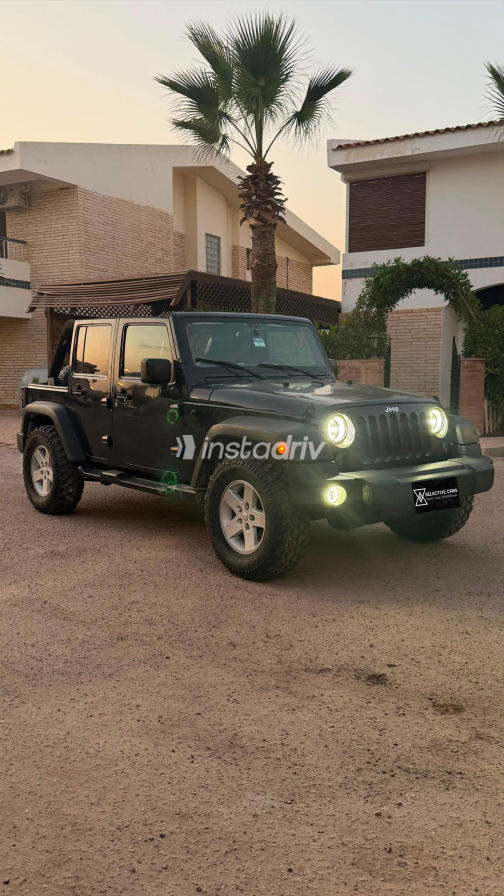 Jeep Wrangler 2015 Black Automatic Used for Sale in Greater Cairo ( Cairo + Giza) - 6