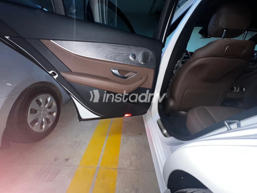 مرسيدس E 300 2021 أبيض أوتوماتيك مستعملة للبيع في القاهرة الكبرى ( القاهرة - الجيزة) - 5