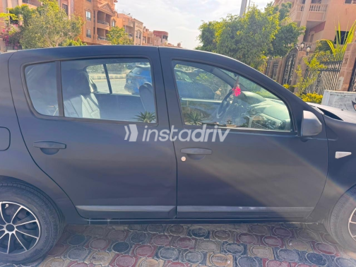 Renault Sandero 2011 Black Manual Used for Sale in Greater Cairo ( Cairo + Giza) - 5