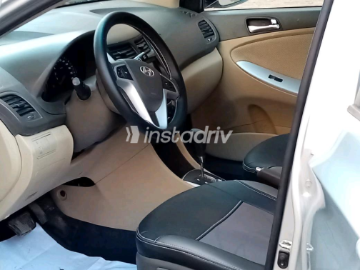 Hyundai Accent 2013 Silver Automatic Used for Sale in Greater Cairo ( Cairo + Giza) - 4