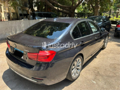 بي ام دبليو 318 2019 أبيض أوتوماتيك مستعملة للبيع في القاهرة الكبرى ( القاهرة - الجيزة) - 6