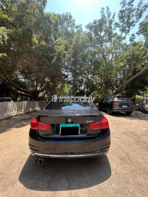 بي ام دبليو 318 2019 أبيض أوتوماتيك مستعملة للبيع في القاهرة الكبرى ( القاهرة - الجيزة) - 9