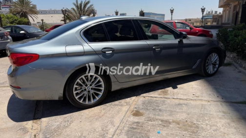 بي ام دبليو 520 2020 أبيض أوتوماتيك مستعملة للبيع في القاهرة الكبرى ( القاهرة - الجيزة) - 5