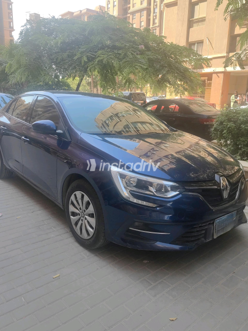 رينو ميجان 2022 أبيض CVT مستعملة للبيع في القاهرة الكبرى ( القاهرة - الجيزة) - 3