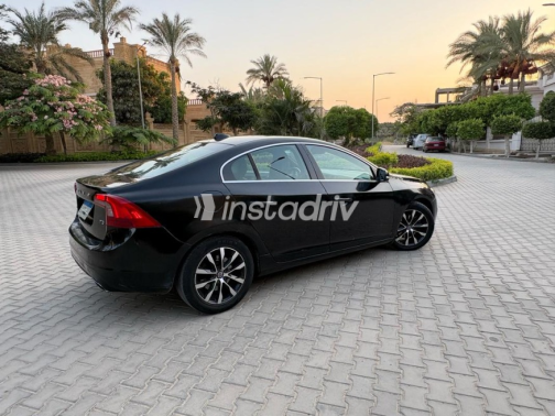 فولفو S60 2017 أبيض أوتوماتيك مستعملة للبيع في القاهرة الكبرى ( القاهرة - الجيزة) - 3